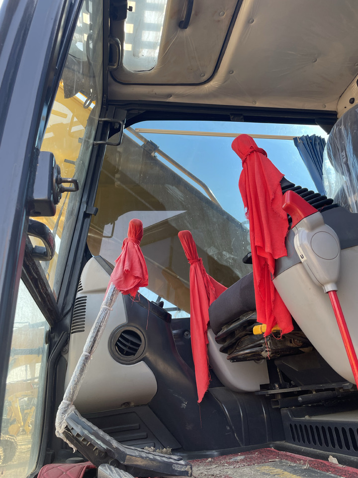 Komatsu PC 210LC - Telakaivukone: kuva Komatsu PC 210LC - Telakaivukone Komatsu PC 210LC - Telakaivukone: kuva Komatsu PC 210LC - Telakaivukone