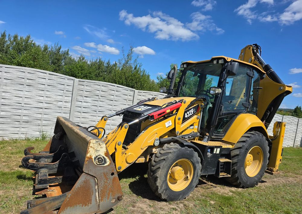 Caterpillar - Kaivuri-trukki: kuva Caterpillar - Kaivuri-trukki Caterpillar - Kaivuri-trukki: kuva Caterpillar - Kaivuri-trukki