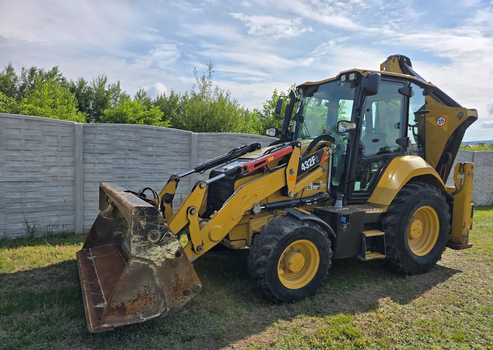 Caterpillar - Kaivuri-trukki: kuva  Caterpillar - Kaivuri-trukki Caterpillar - Kaivuri-trukki: kuva  Caterpillar - Kaivuri-trukki