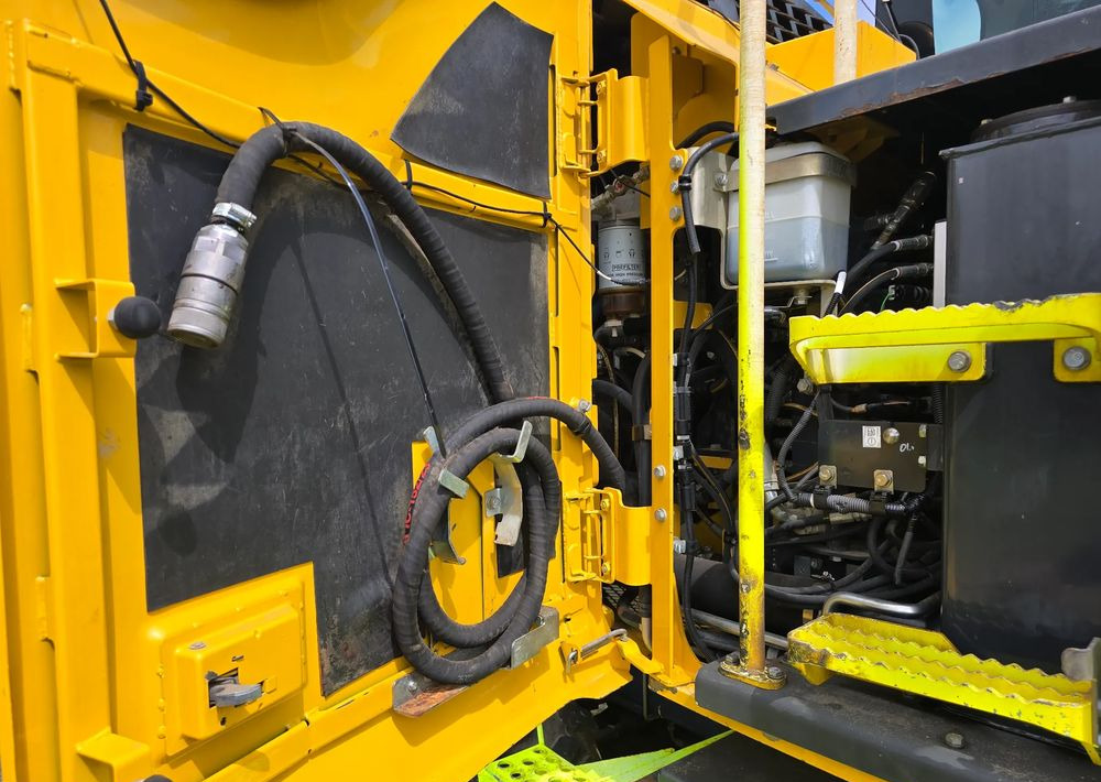 Komatsu - Pyöräalustainen kaivinkone: kuva Komatsu - Pyöräalustainen kaivinkone Komatsu - Pyöräalustainen kaivinkone: kuva Komatsu - Pyöräalustainen kaivinkone