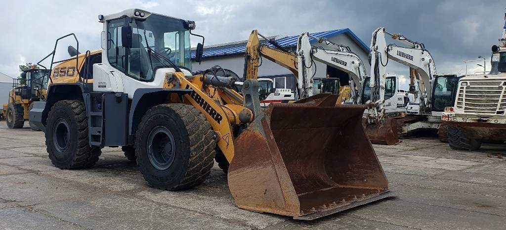 Liebherr L 550 - Pyöräkuormaaja: kuva Liebherr L 550 - Pyöräkuormaaja Liebherr L 550 - Pyöräkuormaaja: kuva Liebherr L 550 - Pyöräkuormaaja