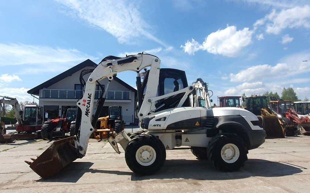 Mecalac 12 M TX - Pyöräalustainen kaivinkone: kuva Mecalac 12 M TX - Pyöräalustainen kaivinkone Mecalac 12 M TX - Pyöräalustainen kaivinkone: kuva Mecalac 12 M TX - Pyöräalustainen kaivinkone