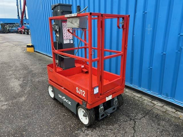Skyjack SJ 12 - Pystymastonostin: kuva Skyjack SJ 12 - Pystymastonostin Skyjack SJ 12 - Pystymastonostin: kuva Skyjack SJ 12 - Pystymastonostin