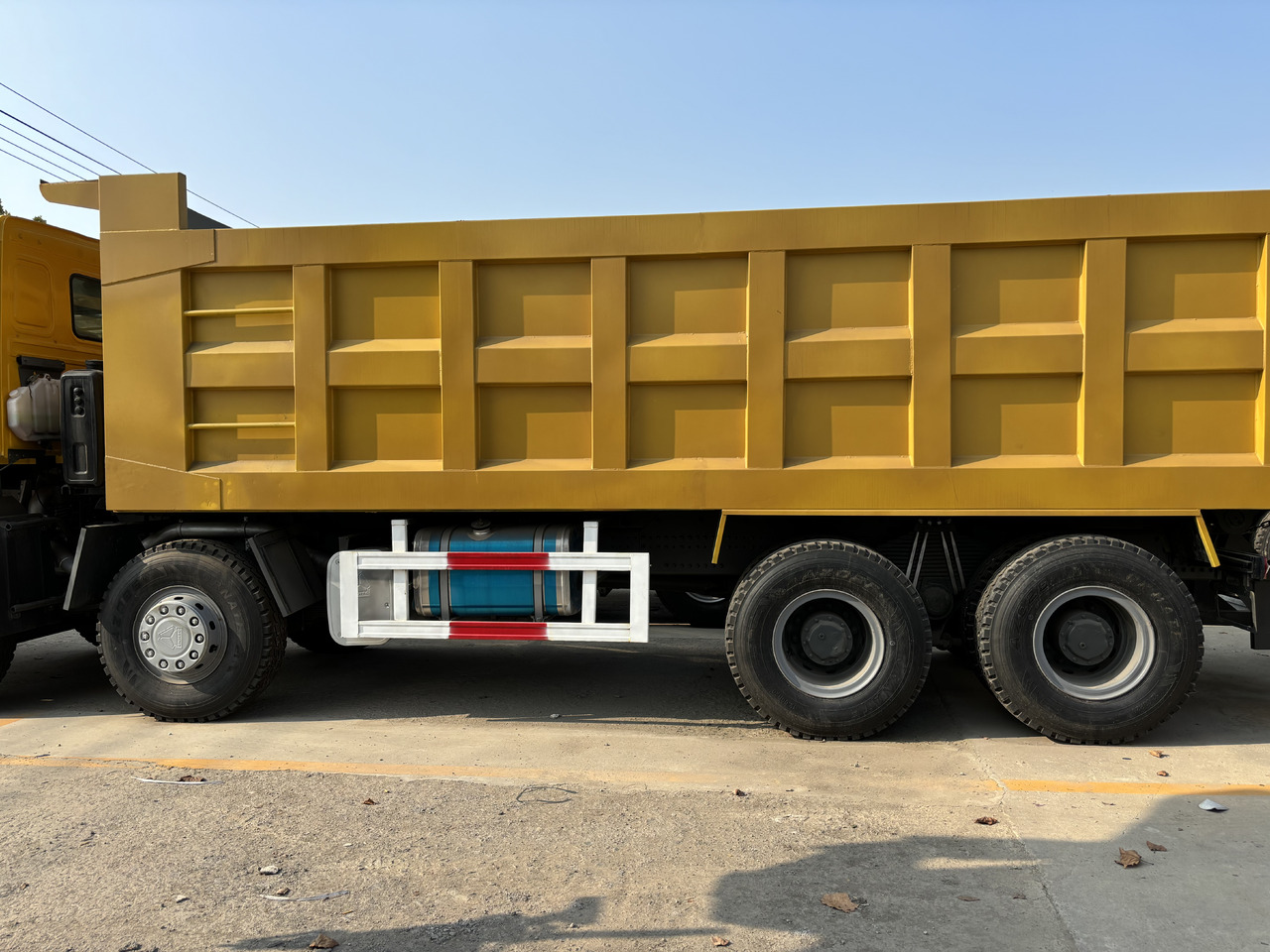 SINOTRUK HOWO - Kippiauto kuorma-auto: kuva SINOTRUK HOWO - Kippiauto kuorma-auto SINOTRUK HOWO - Kippiauto kuorma-auto: kuva SINOTRUK HOWO - Kippiauto kuorma-auto