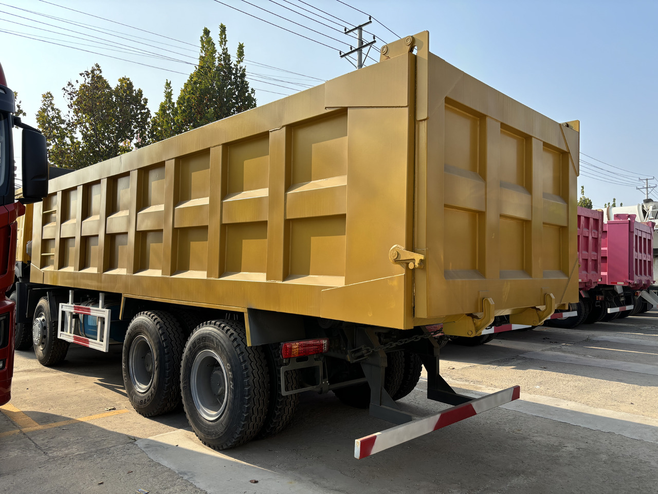 SINOTRUK HOWO - Kippiauto kuorma-auto: kuva SINOTRUK HOWO - Kippiauto kuorma-auto SINOTRUK HOWO - Kippiauto kuorma-auto: kuva SINOTRUK HOWO - Kippiauto kuorma-auto