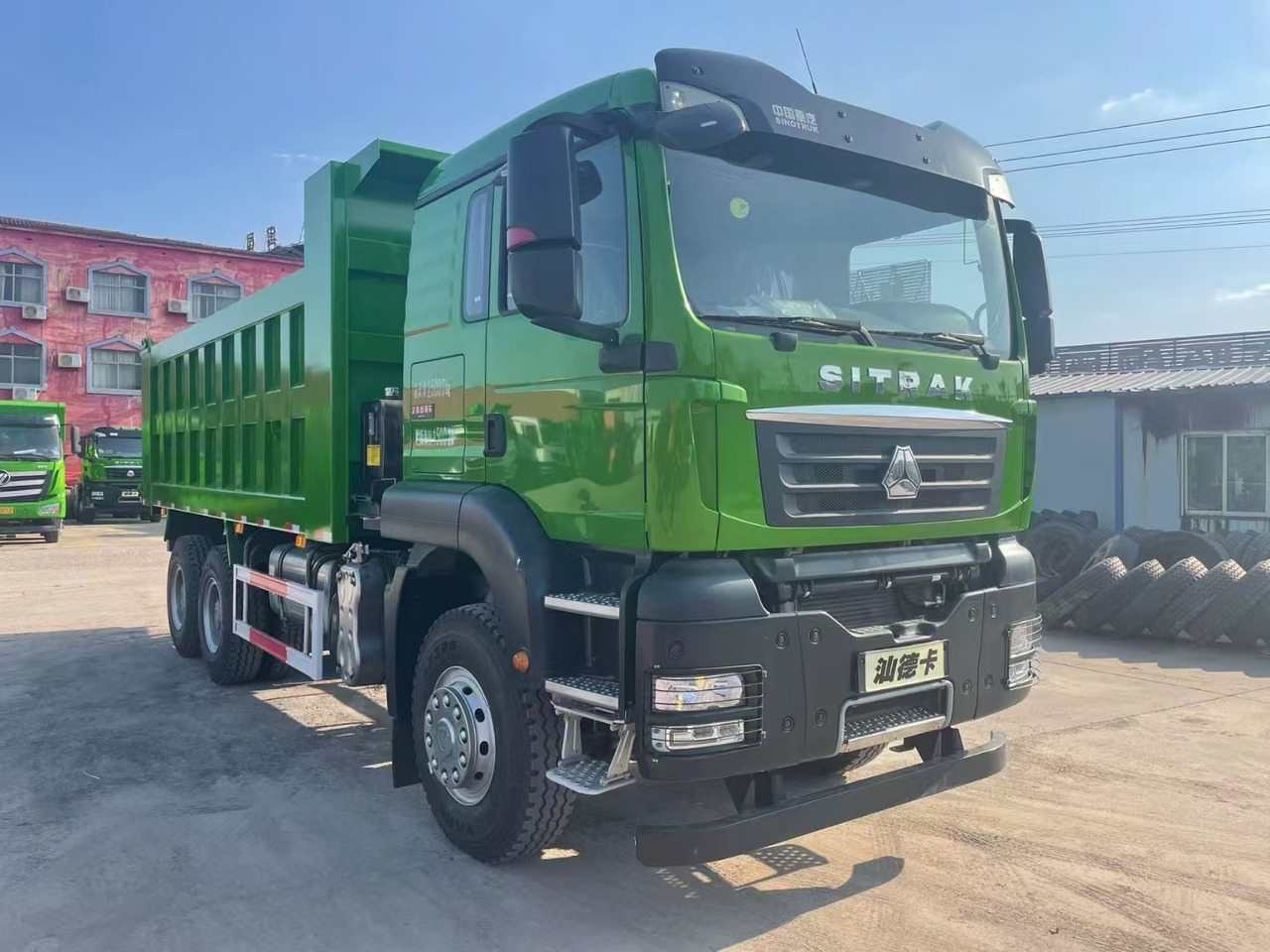 Sinotruck - Kippiauto kuorma-auto: kuva Sinotruck - Kippiauto kuorma-auto Sinotruck - Kippiauto kuorma-auto: kuva Sinotruck - Kippiauto kuorma-auto