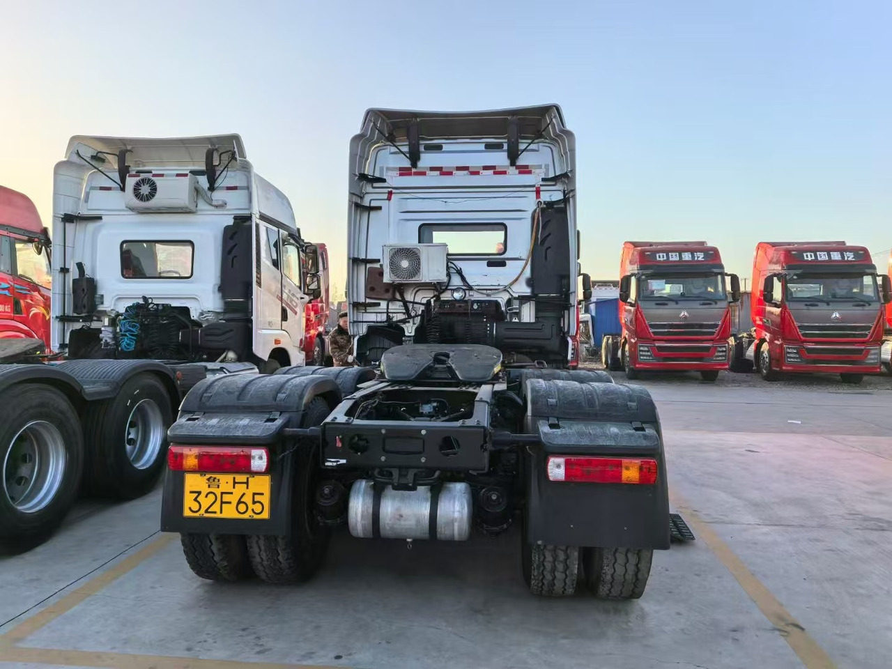 FAW JH6 - Vetopöytäauto: kuva FAW JH6 - Vetopöytäauto FAW JH6 - Vetopöytäauto: kuva FAW JH6 - Vetopöytäauto