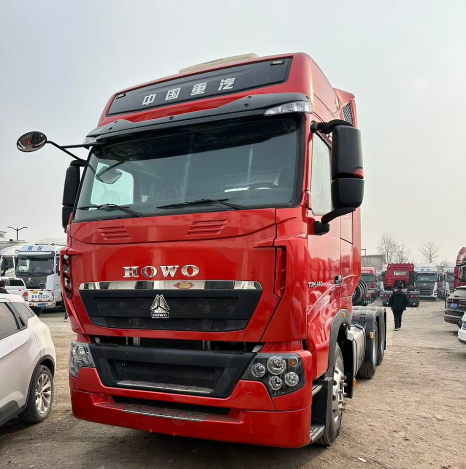 HOWO - Vetopöytäauto: kuva HOWO - Vetopöytäauto HOWO - Vetopöytäauto: kuva HOWO - Vetopöytäauto