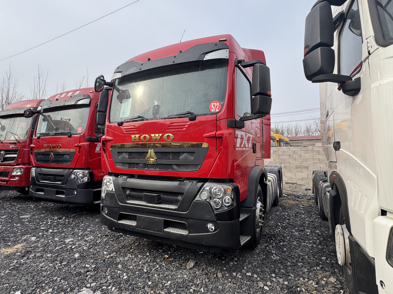 HOWO TX7 - Vetopöytäauto: kuva HOWO TX7 - Vetopöytäauto HOWO TX7 - Vetopöytäauto: kuva HOWO TX7 - Vetopöytäauto