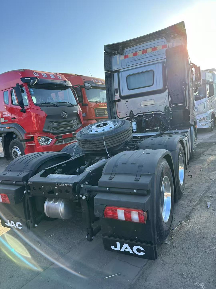 JAC K7 - Vetopöytäauto: kuva JAC K7 - Vetopöytäauto JAC K7 - Vetopöytäauto: kuva JAC K7 - Vetopöytäauto
