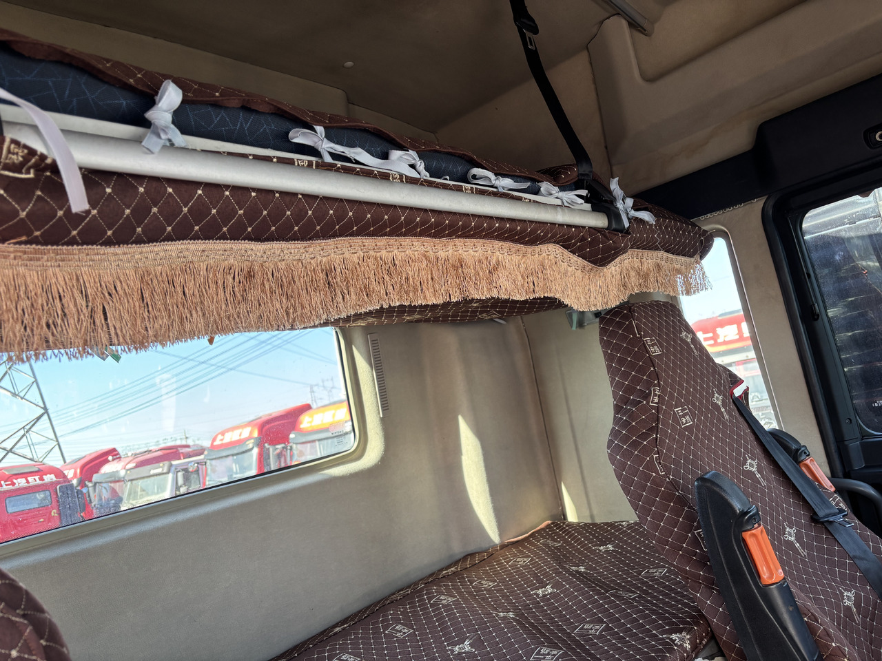 SITRAK G7 - Vetopöytäauto: kuva SITRAK G7 - Vetopöytäauto SITRAK G7 - Vetopöytäauto: kuva SITRAK G7 - Vetopöytäauto