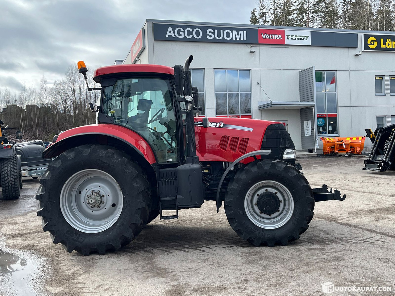 Case IH Puma 160, tractor with front linkage, 6,581 h, 2014, Espoo - Traktori: kuva Case IH Puma 160, tractor with front linkage, 6,581 h, 2014, Espoo - Traktori Case IH Puma 160, tractor with front linkage, 6,581 h, 2014, Espoo - Traktori: kuva Case IH Puma 160, tractor with front linkage, 6,581 h, 2014, Espoo - Traktori
