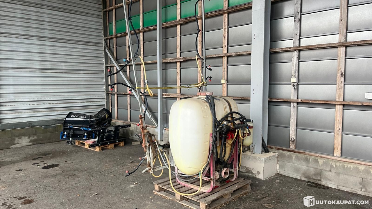 Hardi NK 600 plant protection sprayer, Lohja - Nostolaitekiinnitteinen kasvinsuojeluruisku: kuva Hardi NK 600 plant protection sprayer, Lohja - Nostolaitekiinnitteinen kasvinsuojeluruisku Hardi NK 600 plant protection sprayer, Lohja - Nostolaitekiinnitteinen kasvinsuojeluruisku: kuva Hardi NK 600 plant protection sprayer, Lohja - Nostolaitekiinnitteinen kasvinsuojeluruisku