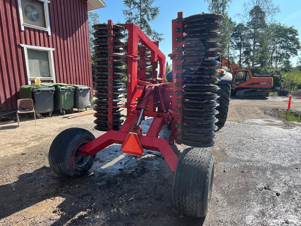 He-Va hydraulisesti nouseva lautasmuokkain, 2005, Sipoo - Lautasäes: kuva He-Va hydraulisesti nouseva lautasmuokkain, 2005, Sipoo - Lautasäes He-Va hydraulisesti nouseva lautasmuokkain, 2005, Sipoo - Lautasäes: kuva He-Va hydraulisesti nouseva lautasmuokkain, 2005, Sipoo - Lautasäes