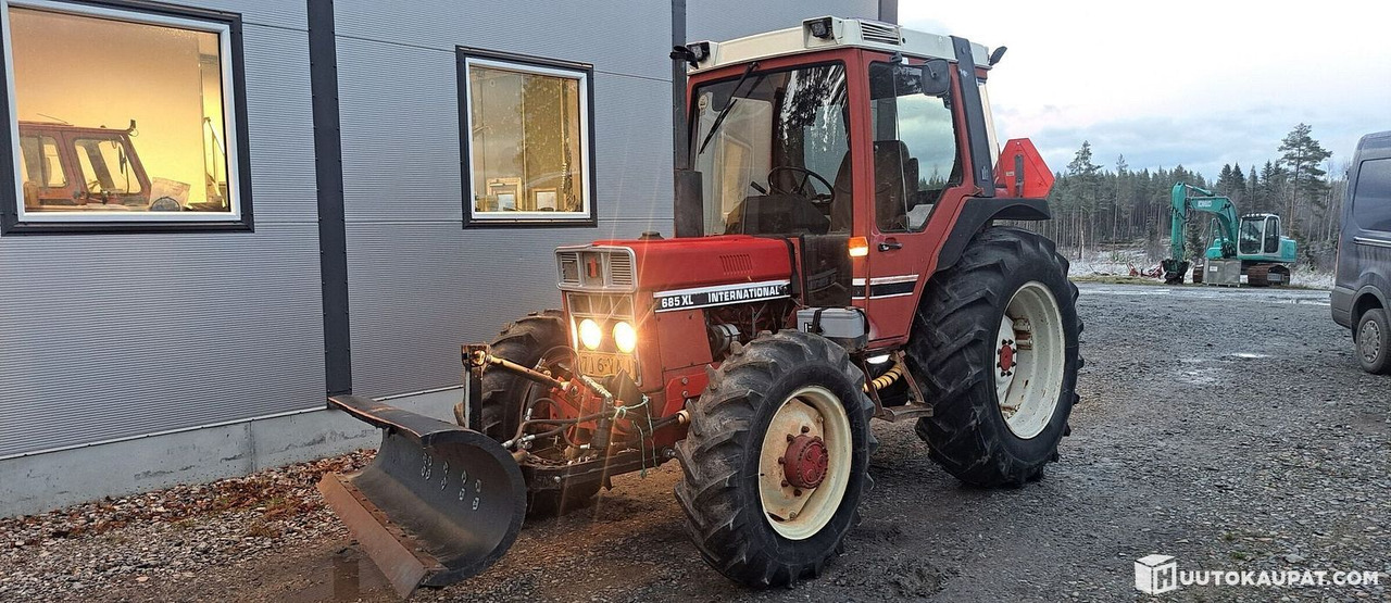 International 585XL, 1985, Diesel, 6 147 h Traktori, Kruunupyy - Traktori: kuva International 585XL, 1985, Diesel, 6 147 h Traktori, Kruunupyy - Traktori International 585XL, 1985, Diesel, 6 147 h Traktori, Kruunupyy - Traktori: kuva International 585XL, 1985, Diesel, 6 147 h Traktori, Kruunupyy - Traktori