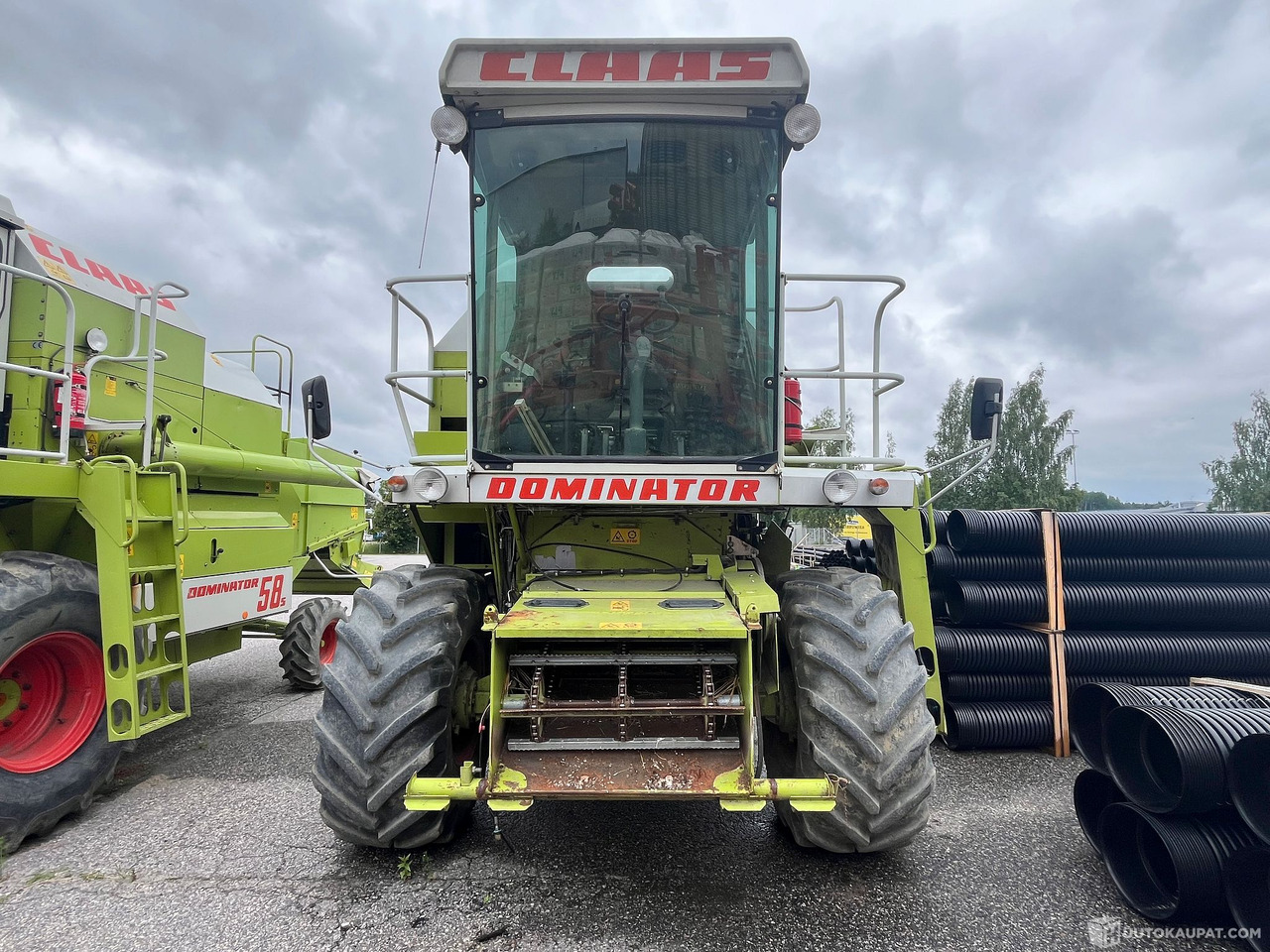 Claas Dominator 58S, leikkuupuimuri 3,6 metrin pöydällä, Okraspecial, 1996, Salo - Maatalouskoneet: kuva Claas Dominator 58S, leikkuupuimuri 3,6 metrin pöydällä, Okraspecial, 1996, Salo - Maatalouskoneet Claas Dominator 58S, leikkuupuimuri 3,6 metrin pöydällä, Okraspecial, 1996, Salo - Maatalouskoneet: kuva Claas Dominator 58S, leikkuupuimuri 3,6 metrin pöydällä, Okraspecial, 1996, Salo - Maatalouskoneet