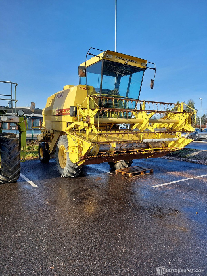 New Holland 8030, 1981 1910h, MTK25, Porvoo - Leikkuupuimuri: kuva New Holland 8030, 1981 1910h, MTK25, Porvoo - Leikkuupuimuri New Holland 8030, 1981 1910h, MTK25, Porvoo - Leikkuupuimuri: kuva New Holland 8030, 1981 1910h, MTK25, Porvoo - Leikkuupuimuri