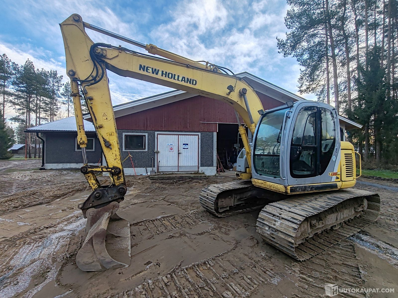New Holland-Kobelco E135SR kaivinkone, 2006, Pedersöre - Telakaivukone: kuva New Holland-Kobelco E135SR kaivinkone, 2006, Pedersöre - Telakaivukone New Holland-Kobelco E135SR kaivinkone, 2006, Pedersöre - Telakaivukone: kuva New Holland-Kobelco E135SR kaivinkone, 2006, Pedersöre - Telakaivukone
