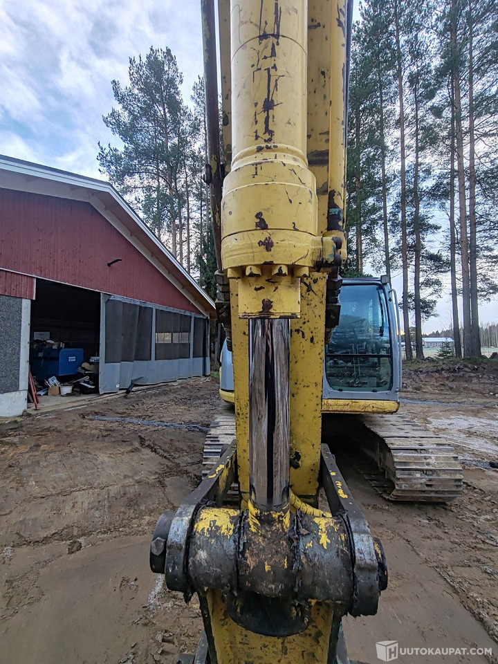 New Holland-Kobelco E135SR kaivinkone, 2006, Pedersöre - Telakaivukone: kuva New Holland-Kobelco E135SR kaivinkone, 2006, Pedersöre - Telakaivukone New Holland-Kobelco E135SR kaivinkone, 2006, Pedersöre - Telakaivukone: kuva New Holland-Kobelco E135SR kaivinkone, 2006, Pedersöre - Telakaivukone