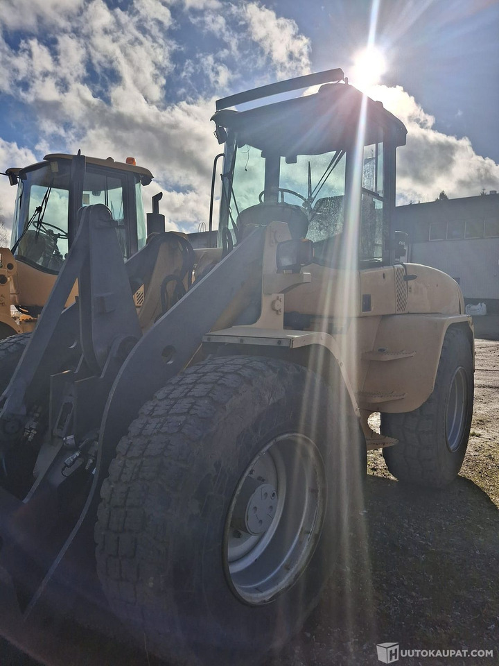 Pyöräkuormaaja Volvo L40 D, vuosimalli 1999, Nurmijärvi - Pyöräkuormaaja: kuva Pyöräkuormaaja Volvo L40 D, vuosimalli 1999, Nurmijärvi - Pyöräkuormaaja Pyöräkuormaaja Volvo L40 D, vuosimalli 1999, Nurmijärvi - Pyöräkuormaaja: kuva Pyöräkuormaaja Volvo L40 D, vuosimalli 1999, Nurmijärvi - Pyöräkuormaaja