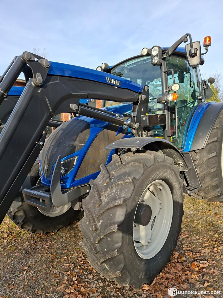 Valtra A134 with front loader, model year 2019, Kurikka - Traktori: kuva Valtra A134 with front loader, model year 2019, Kurikka - Traktori Valtra A134 with front loader, model year 2019, Kurikka - Traktori: kuva Valtra A134 with front loader, model year 2019, Kurikka - Traktori