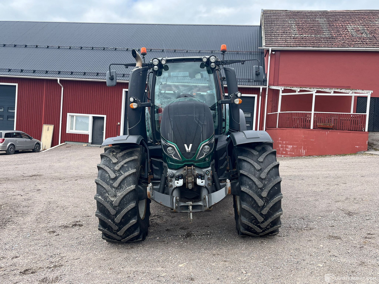 Valtra T234 Versu, traktori etunostolaitteella ja taakseajolaitteilla, 2015, Vantaa - Traktori: kuva Valtra T234 Versu, traktori etunostolaitteella ja taakseajolaitteilla, 2015, Vantaa - Traktori Valtra T234 Versu, traktori etunostolaitteella ja taakseajolaitteilla, 2015, Vantaa - Traktori: kuva Valtra T234 Versu, traktori etunostolaitteella ja taakseajolaitteilla, 2015, Vantaa - Traktori