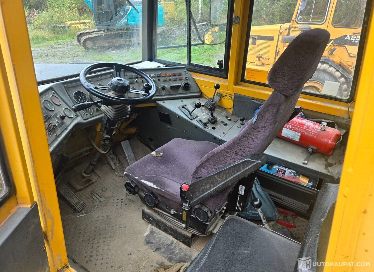 Nivelkippiauto Volvo A25c6.7 6x6 dumpperi, 25545h, 1998, Kurikka: kuva Nivelkippiauto Volvo A25c6.7 6x6 dumpperi, 25545h, 1998, Kurikka
