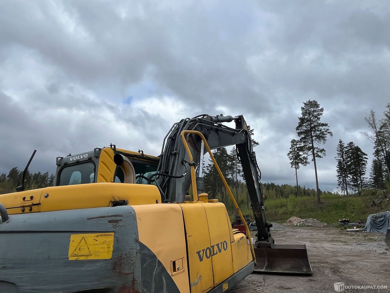 Volvo EC140B, kaivinkone, lähes uudet telat, 2002, Vihti - Telakaivukone: kuva Volvo EC140B, kaivinkone, lähes uudet telat, 2002, Vihti - Telakaivukone Volvo EC140B, kaivinkone, lähes uudet telat, 2002, Vihti - Telakaivukone: kuva Volvo EC140B, kaivinkone, lähes uudet telat, 2002, Vihti - Telakaivukone