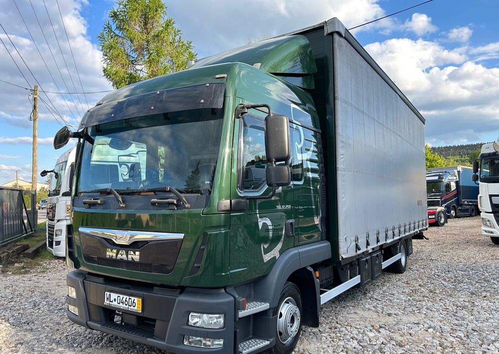 MAN TGL 12.250 GLOB UNIKAT z Niemiec BDF firanka / AUTOMAT HAK / EURO 6 / BDF 7.40 wysoki / MICHELIN 80% - Pressukapelli kuorma-auto: kuva MAN TGL 12.250 GLOB UNIKAT z Niemiec BDF firanka / AUTOMAT HAK / EURO 6 / BDF 7.40 wysoki / MICHELIN 80% - Pressukapelli kuorma-auto MAN TGL 12.250 GLOB UNIKAT z Niemiec BDF firanka / AUTOMAT HAK / EURO 6 / BDF 7.40 wysoki / MICHELIN 80% - Pressukapelli kuorma-auto: kuva MAN TGL 12.250 GLOB UNIKAT z Niemiec BDF firanka / AUTOMAT HAK / EURO 6 / BDF 7.40 wysoki / MICHELIN 80% - Pressukapelli kuorma-auto