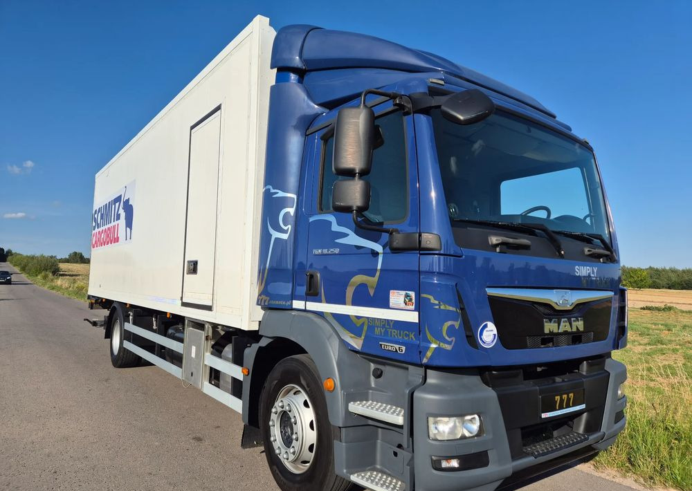 MAN TGM 18.250 Carrier 1950 D/E z Holandii / TOP STAN / 7.5m / 18 palet / winda + drzwi boczne / OKAZJA - Refrigeraattori kuorma-auto: kuva MAN TGM 18.250 Carrier 1950 D/E z Holandii / TOP STAN / 7.5m / 18 palet / winda + drzwi boczne / OKAZJA - Refrigeraattori kuorma-auto MAN TGM 18.250 Carrier 1950 D/E z Holandii / TOP STAN / 7.5m / 18 palet / winda + drzwi boczne / OKAZJA - Refrigeraattori kuorma-auto: kuva MAN TGM 18.250 Carrier 1950 D/E z Holandii / TOP STAN / 7.5m / 18 palet / winda + drzwi boczne / OKAZJA - Refrigeraattori kuorma-auto