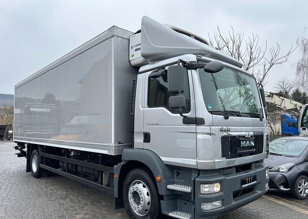 MAN TGM 18.290 TK 1200 R Spectrum THERMO King z Niemiec 8m / 20 palet / winda Klima / OKAZJA - Refrigeraattori kuorma-auto: kuva MAN TGM 18.290 TK 1200 R Spectrum THERMO King z Niemiec 8m / 20 palet / winda Klima / OKAZJA - Refrigeraattori kuorma-auto MAN TGM 18.290 TK 1200 R Spectrum THERMO King z Niemiec 8m / 20 palet / winda Klima / OKAZJA - Refrigeraattori kuorma-auto: kuva MAN TGM 18.290 TK 1200 R Spectrum THERMO King z Niemiec 8m / 20 palet / winda Klima / OKAZJA - Refrigeraattori kuorma-auto