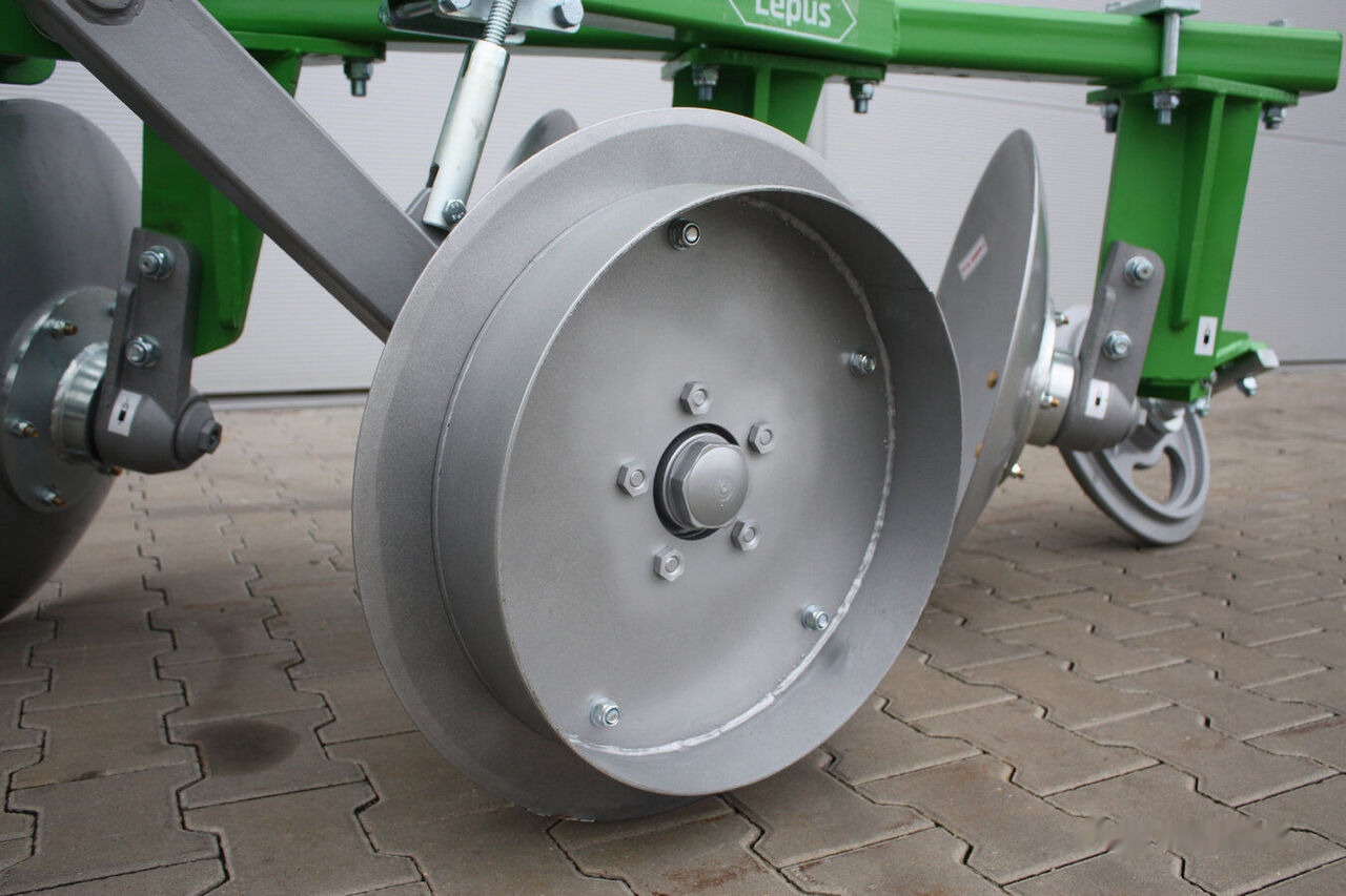 Bomet U040/2 1,2m, 4 talerzowy Lepus - Aura: kuva Bomet U040/2 1,2m, 4 talerzowy Lepus - Aura Bomet U040/2 1,2m, 4 talerzowy Lepus - Aura: kuva Bomet U040/2 1,2m, 4 talerzowy Lepus - Aura