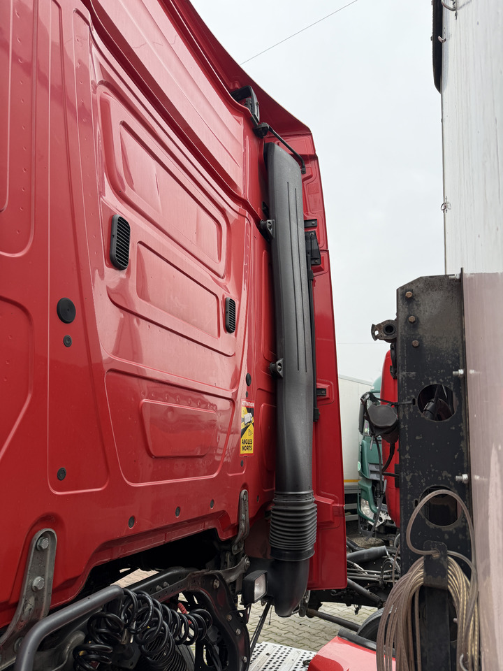 Mercedes Actros MP 4 - Aerodynamiikka/ Spoilerit: kuva Mercedes Actros MP 4 - Aerodynamiikka/ Spoilerit Mercedes Actros MP 4 - Aerodynamiikka/ Spoilerit: kuva Mercedes Actros MP 4 - Aerodynamiikka/ Spoilerit