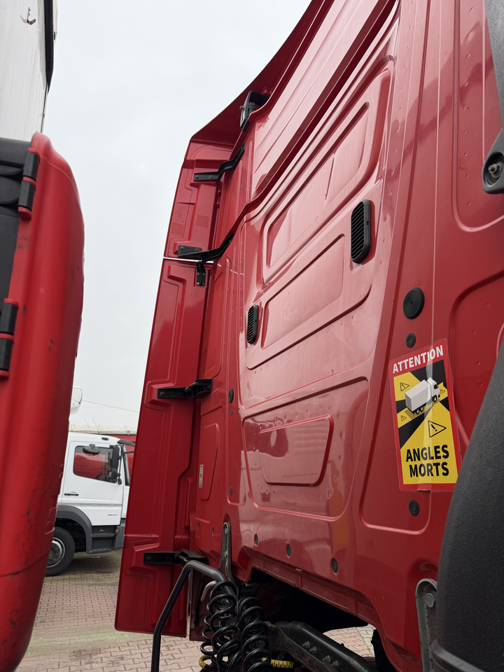 Mercedes Actros MP 4 - Aerodynamiikka/ Spoilerit: kuva Mercedes Actros MP 4 - Aerodynamiikka/ Spoilerit Mercedes Actros MP 4 - Aerodynamiikka/ Spoilerit: kuva Mercedes Actros MP 4 - Aerodynamiikka/ Spoilerit
