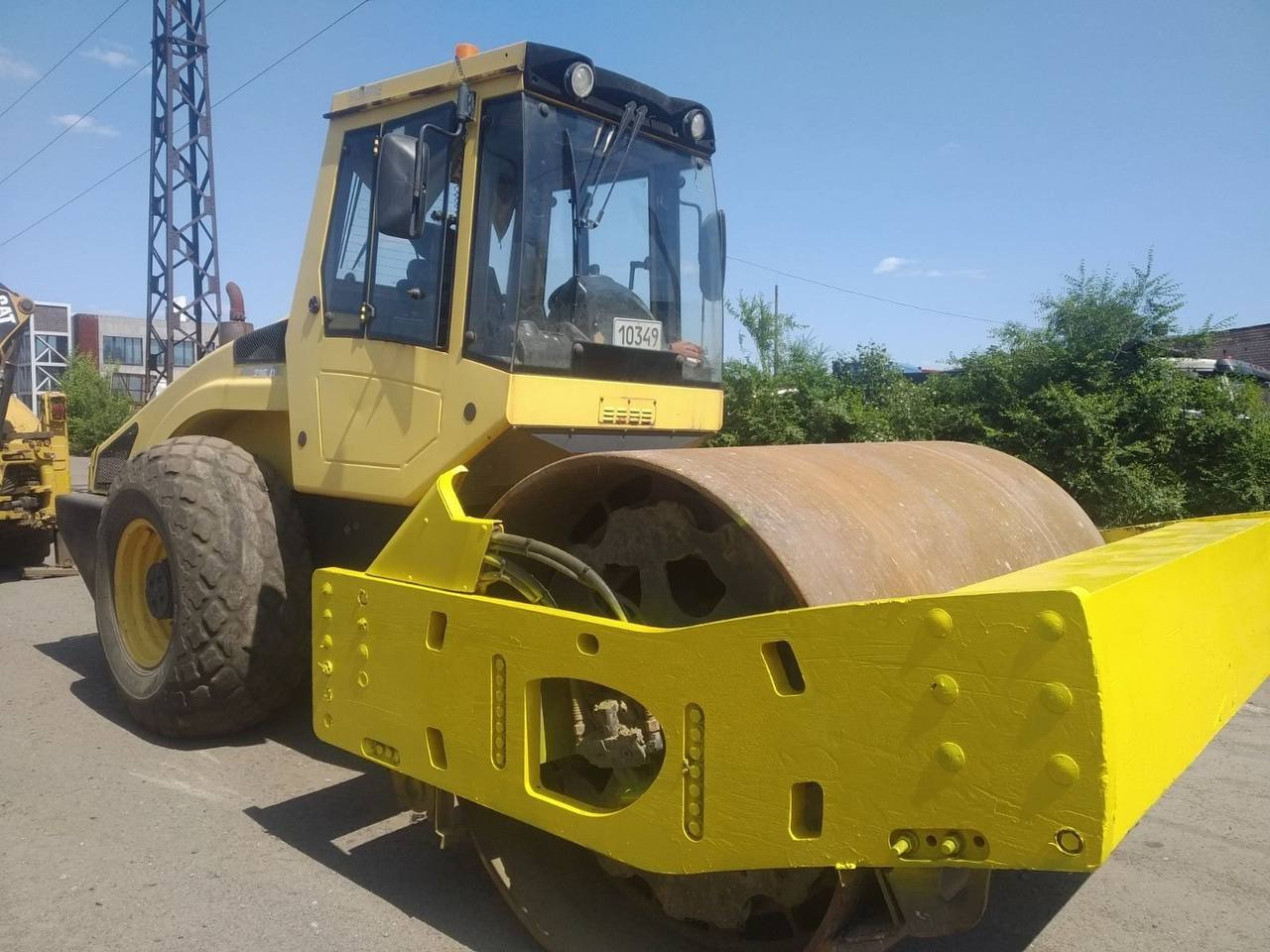 BOMAG BW 216 DH-4 - Tiivistyskone: kuva BOMAG BW 216 DH-4 - Tiivistyskone BOMAG BW 216 DH-4 - Tiivistyskone: kuva BOMAG BW 216 DH-4 - Tiivistyskone