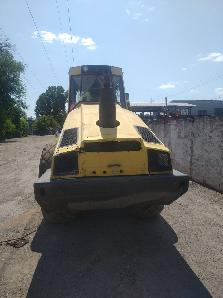 BOMAG BW 216 DH-4 - Tiivistyskone: kuva BOMAG BW 216 DH-4 - Tiivistyskone BOMAG BW 216 DH-4 - Tiivistyskone: kuva BOMAG BW 216 DH-4 - Tiivistyskone