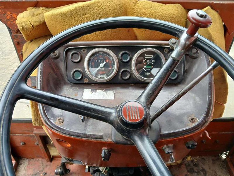 Traktori Fiat 640/8: kuva Traktori Fiat 640/8