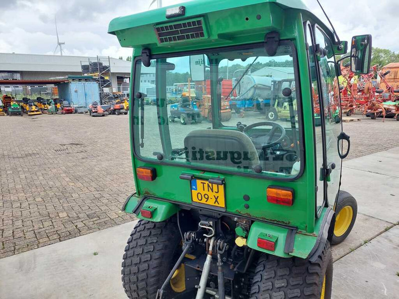 John Deere 2320 - Pientraktori: kuva John Deere 2320 - Pientraktori John Deere 2320 - Pientraktori: kuva John Deere 2320 - Pientraktori