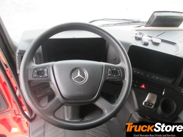 Vetopöytäauto Mercedes-Benz Actros 1845 LS nRL: kuva Vetopöytäauto Mercedes-Benz Actros 1845 LS nRL