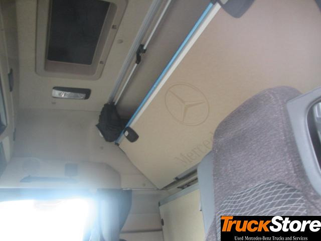 Vetopöytäauto Mercedes-Benz Actros 1845 LS nRL: kuva Vetopöytäauto Mercedes-Benz Actros 1845 LS nRL