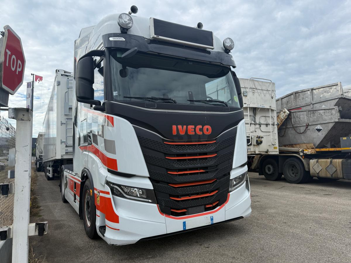 Iveco S-WAY 510 - Vetopöytäauto: kuva Iveco S-WAY 510 - Vetopöytäauto Iveco S-WAY 510 - Vetopöytäauto: kuva Iveco S-WAY 510 - Vetopöytäauto