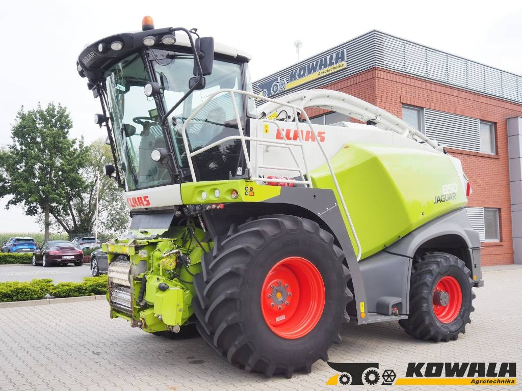 Claas Jaguar 850 4WD - Itsekulkeva silppuri: kuva Claas Jaguar 850 4WD - Itsekulkeva silppuri Claas Jaguar 850 4WD - Itsekulkeva silppuri: kuva Claas Jaguar 850 4WD - Itsekulkeva silppuri