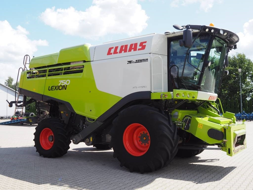 Claas Lexion 750 GPS + V770 - Leikkuupuimuri: kuva Claas Lexion 750 GPS + V770 - Leikkuupuimuri Claas Lexion 750 GPS + V770 - Leikkuupuimuri: kuva Claas Lexion 750 GPS + V770 - Leikkuupuimuri