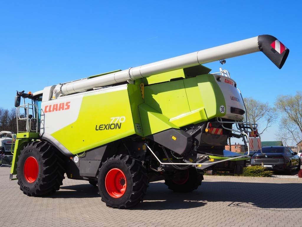 Claas Lexion 770 GPS + V1050 - Leikkuupuimuri: kuva Claas Lexion 770 GPS + V1050 - Leikkuupuimuri Claas Lexion 770 GPS + V1050 - Leikkuupuimuri: kuva Claas Lexion 770 GPS + V1050 - Leikkuupuimuri
