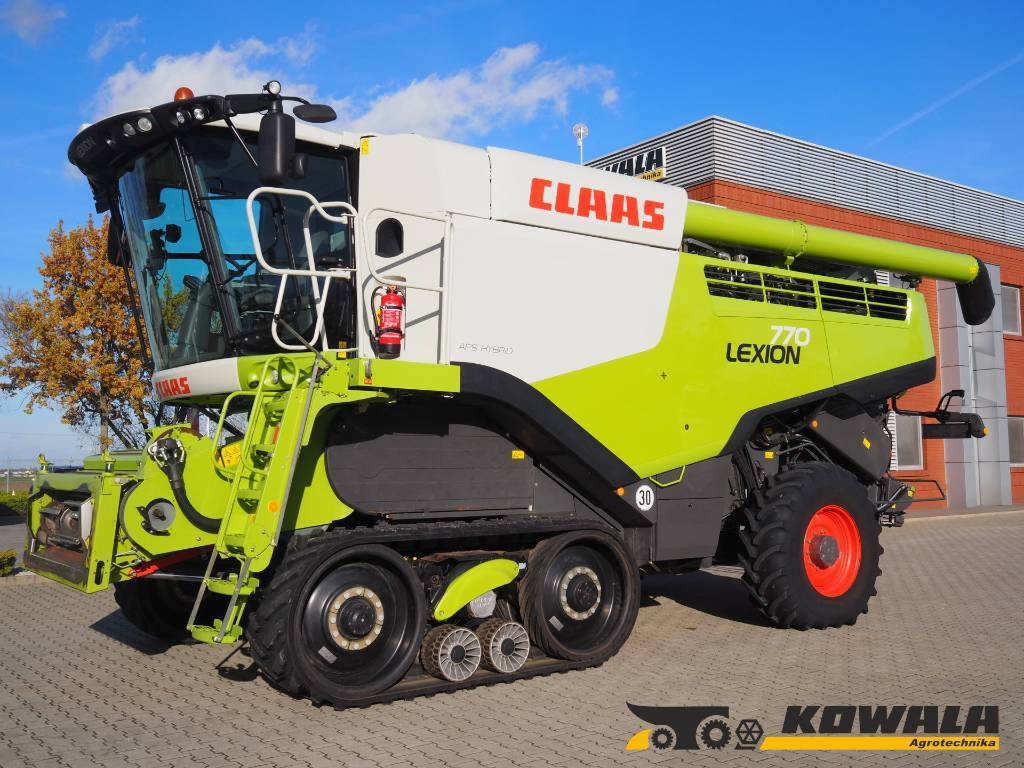 Claas Lexion 770TT 4x4 + V1200 - Leikkuupuimuri: kuva Claas Lexion 770TT 4x4 + V1200 - Leikkuupuimuri Claas Lexion 770TT 4x4 + V1200 - Leikkuupuimuri: kuva Claas Lexion 770TT 4x4 + V1200 - Leikkuupuimuri