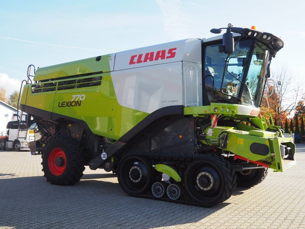 Claas Lexion 770TT 4x4 + V1200 - Leikkuupuimuri: kuva Claas Lexion 770TT 4x4 + V1200 - Leikkuupuimuri Claas Lexion 770TT 4x4 + V1200 - Leikkuupuimuri: kuva Claas Lexion 770TT 4x4 + V1200 - Leikkuupuimuri