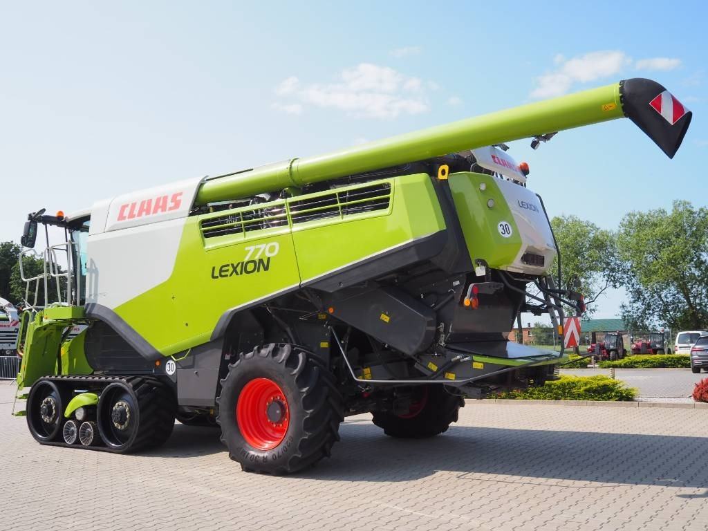 Claas Lexion 770TT + V1050 - Leikkuupuimuri: kuva Claas Lexion 770TT + V1050 - Leikkuupuimuri Claas Lexion 770TT + V1050 - Leikkuupuimuri: kuva Claas Lexion 770TT + V1050 - Leikkuupuimuri