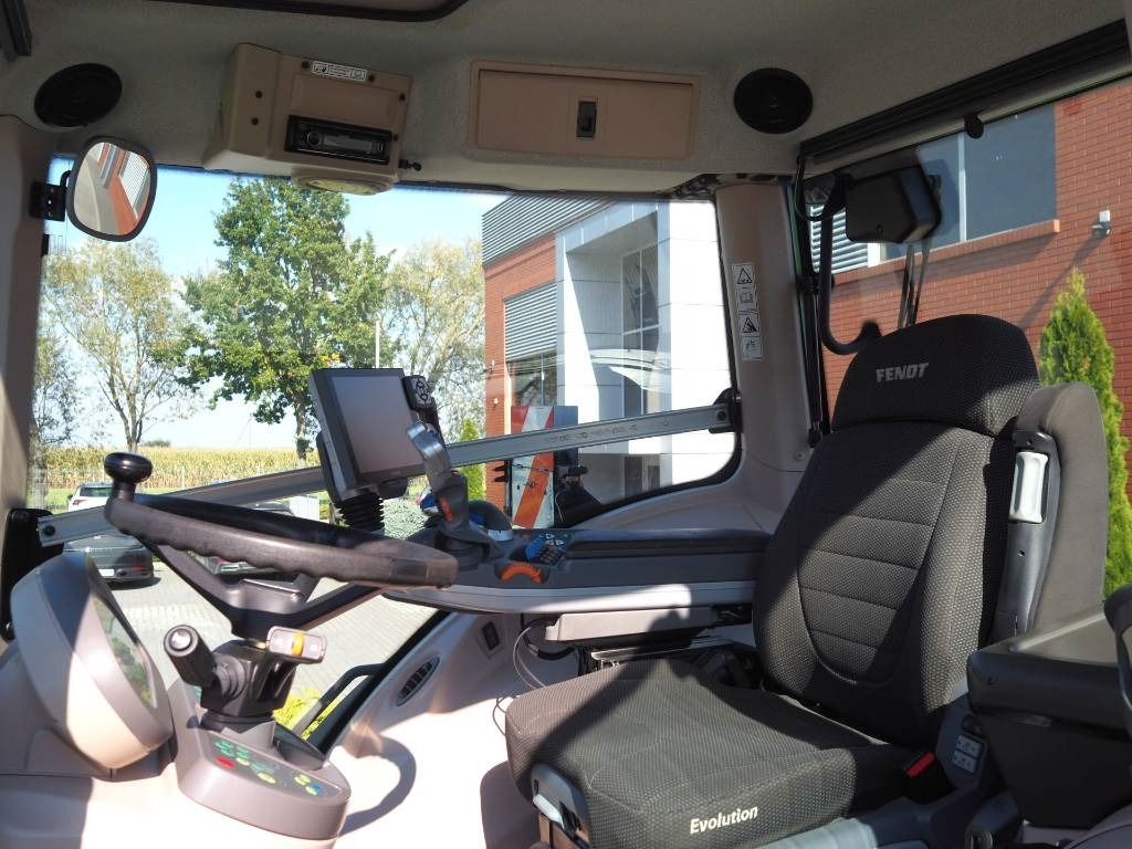 Fendt 824 Vario S4 ProfiPlus, GPS - Traktori: kuva Fendt 824 Vario S4 ProfiPlus, GPS - Traktori Fendt 824 Vario S4 ProfiPlus, GPS - Traktori: kuva Fendt 824 Vario S4 ProfiPlus, GPS - Traktori