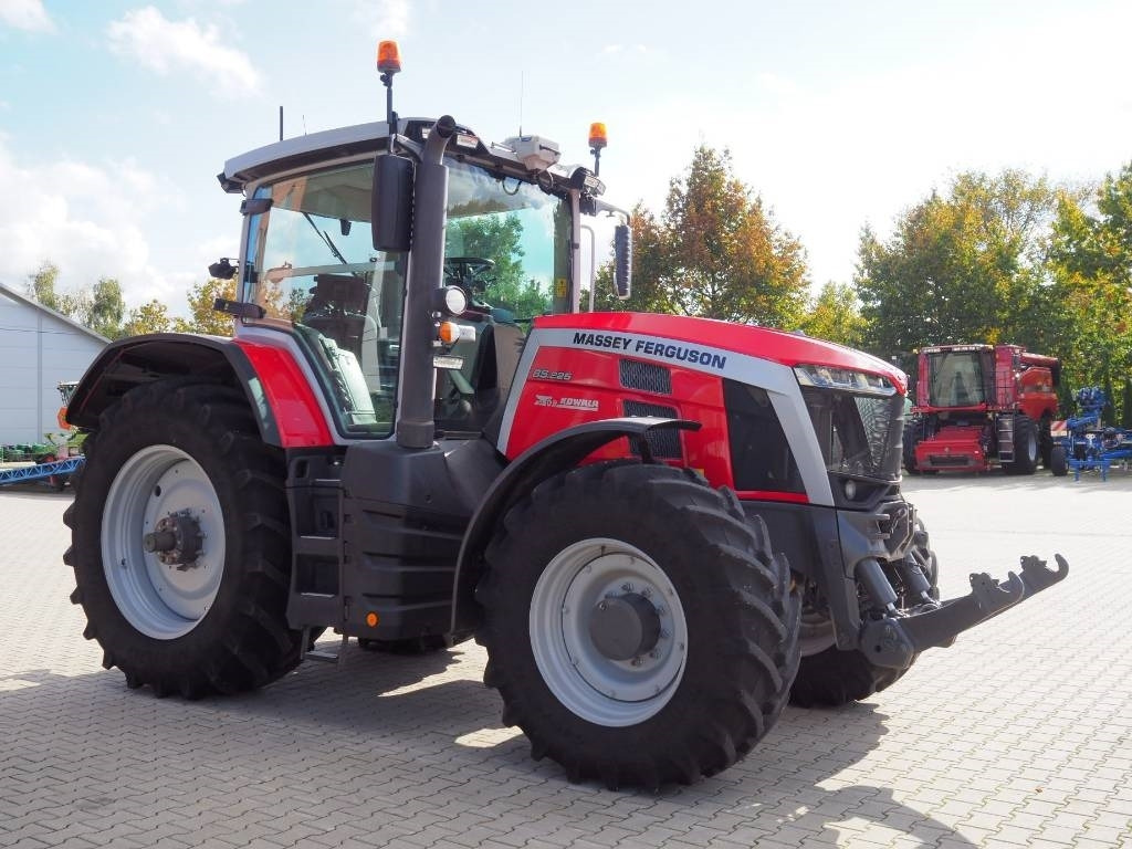 Massey Ferguson 8S.225 Dyna-7, GPS - Traktori: kuva Massey Ferguson 8S.225 Dyna-7, GPS - Traktori Massey Ferguson 8S.225 Dyna-7, GPS - Traktori: kuva Massey Ferguson 8S.225 Dyna-7, GPS - Traktori