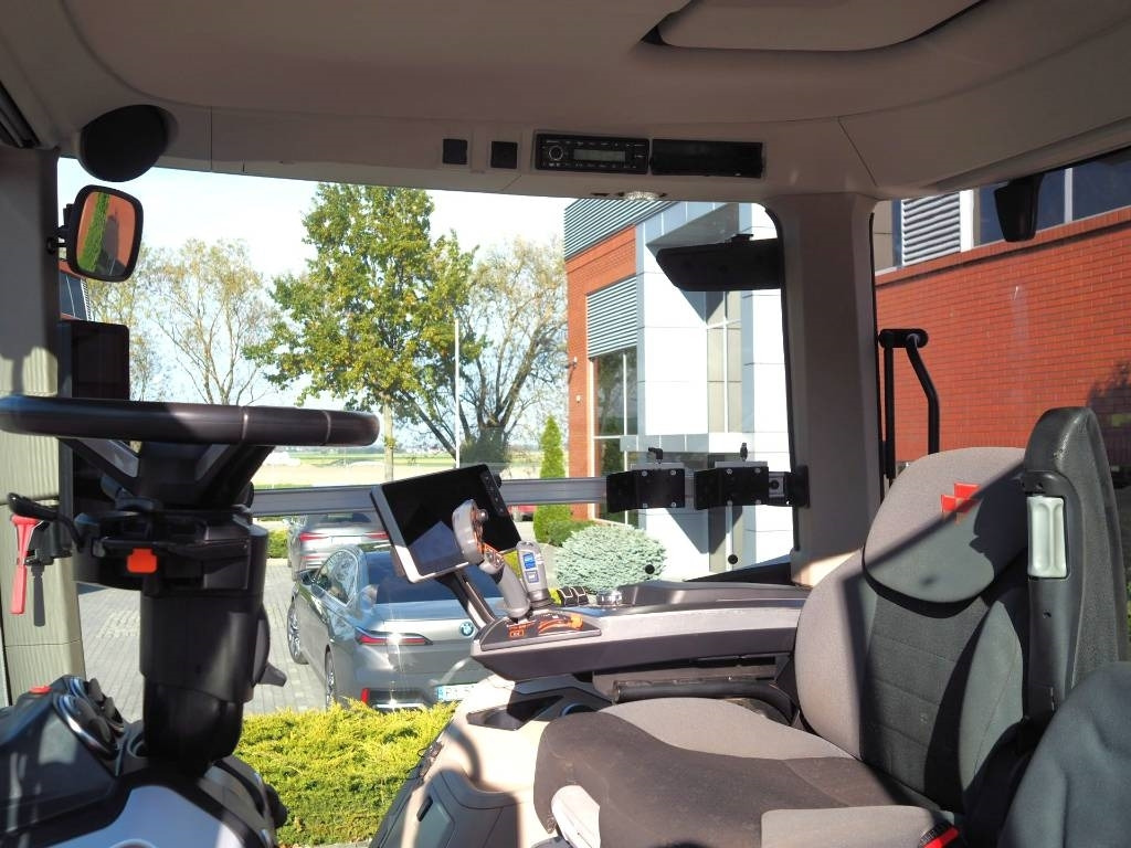 Massey Ferguson 8S.225 Dyna-7, GPS - RTK  - Traktori: kuva Massey Ferguson 8S.225 Dyna-7, GPS - RTK  - Traktori Massey Ferguson 8S.225 Dyna-7, GPS - RTK  - Traktori: kuva Massey Ferguson 8S.225 Dyna-7, GPS - RTK  - Traktori